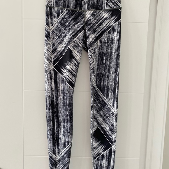 Lululemon yoga pants 🧘‍♀️ - Picture 3 of 8